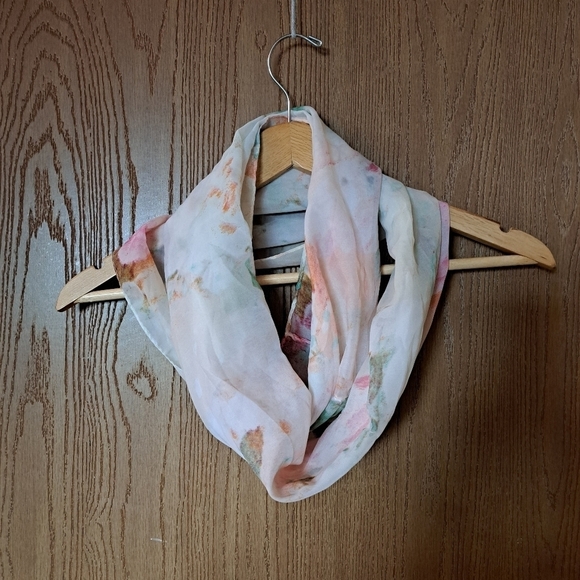 Lavello pink floral infinity scarf - Picture 2 of 9